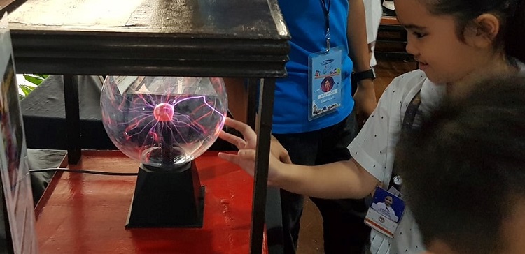 Amazed at a Plasma Ball